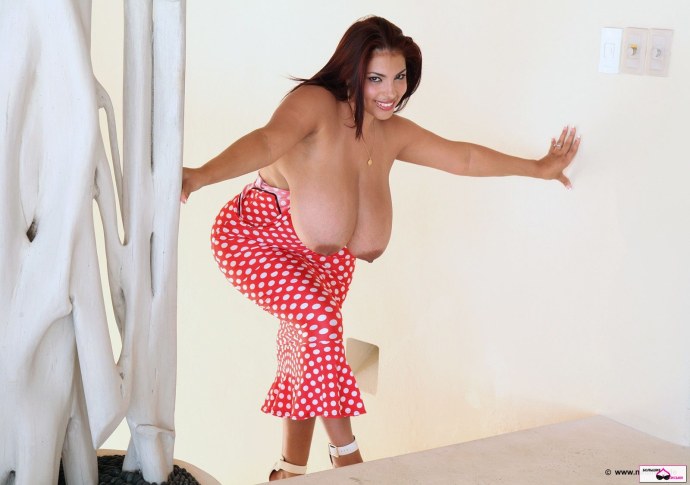 Большие сиськи Miss Issy - Spanish Dress