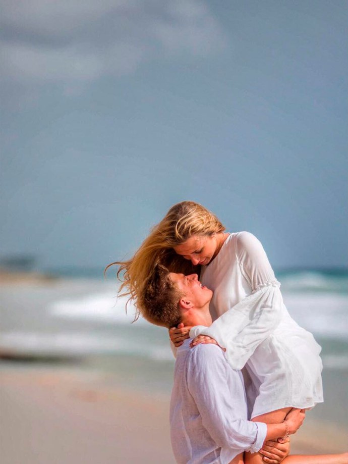 Море девочка кошка