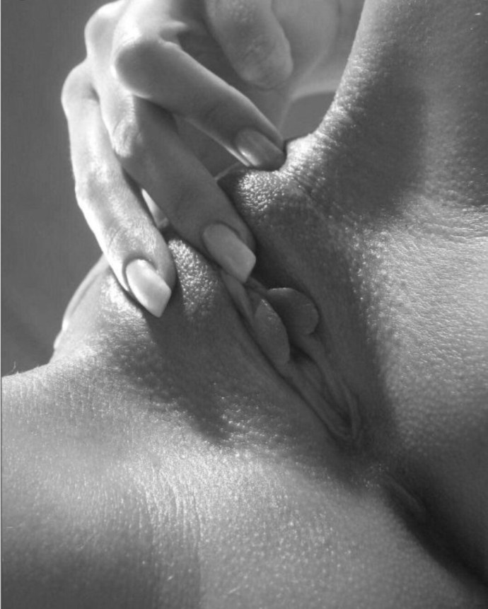 Красивый черно белый сквирт