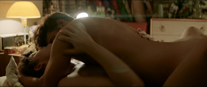 Джереми Артертон голая