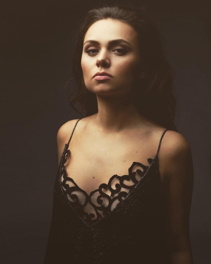 Тёмные обои на телефон