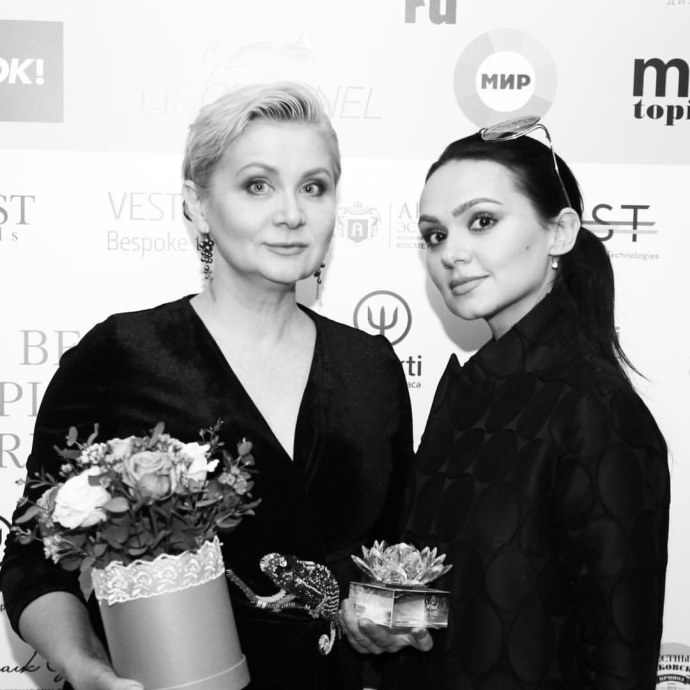 Катрин Асси ножки