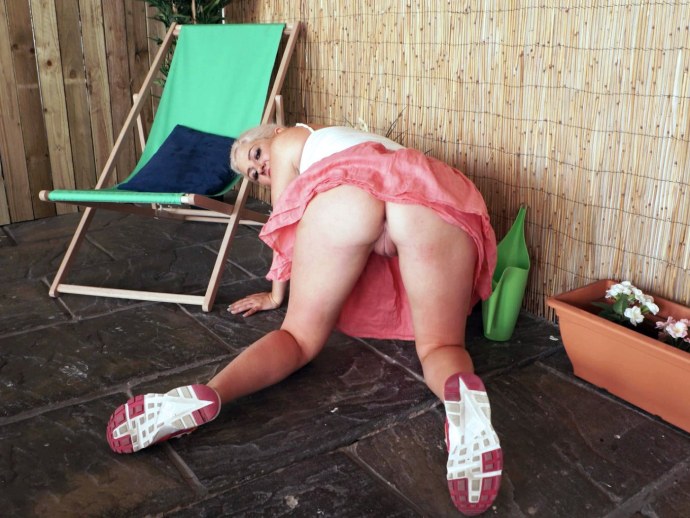 Старые женщины без трусиков