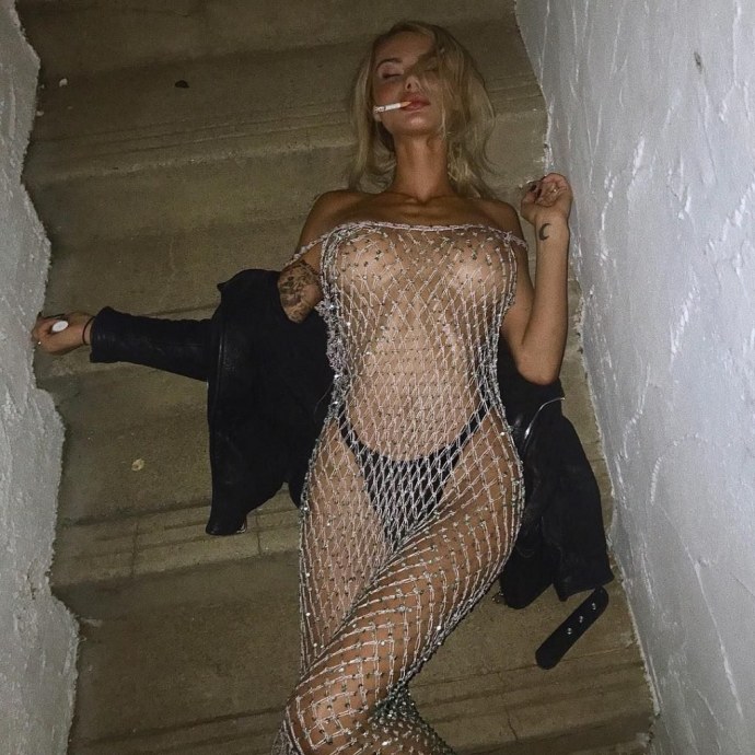 Летнее платье на голое тело