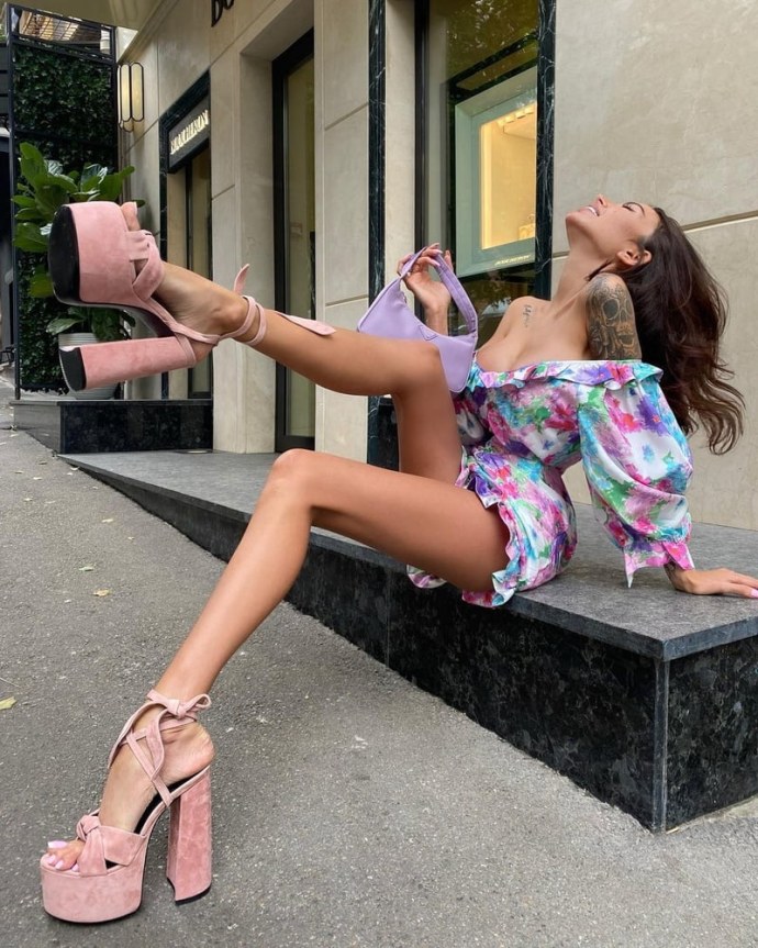 Алена Омович сапоги