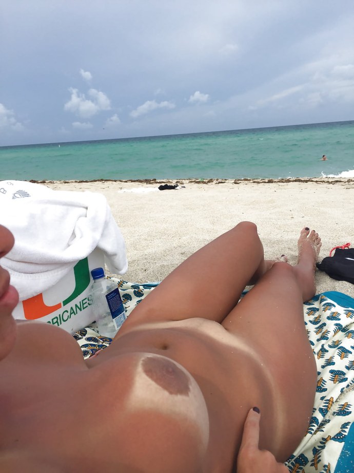 Большие соски на пляже селфи