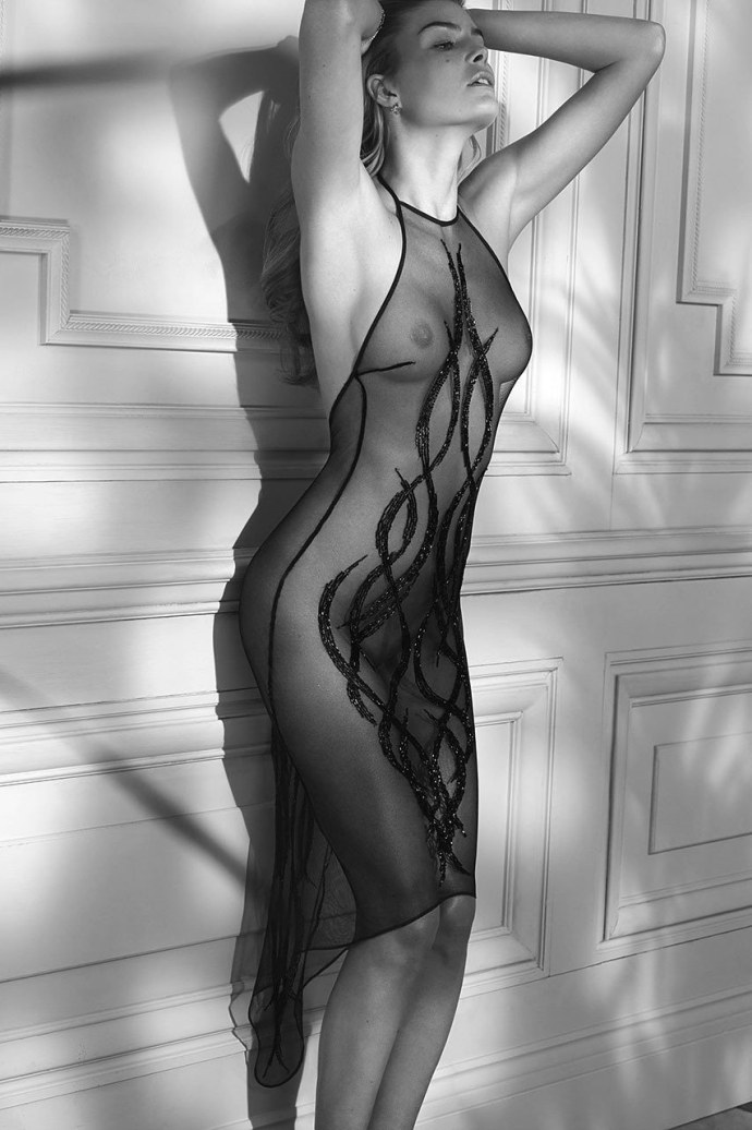 Ария Джованни в платье xxx