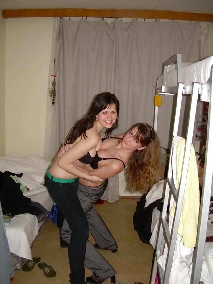 Молодые голые студентки в общаге