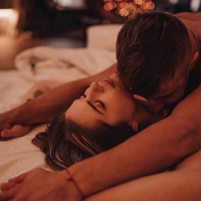 Спящая красавица Эмили Браунинг сиськи