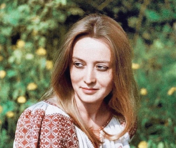 Две девушки арт силуэт