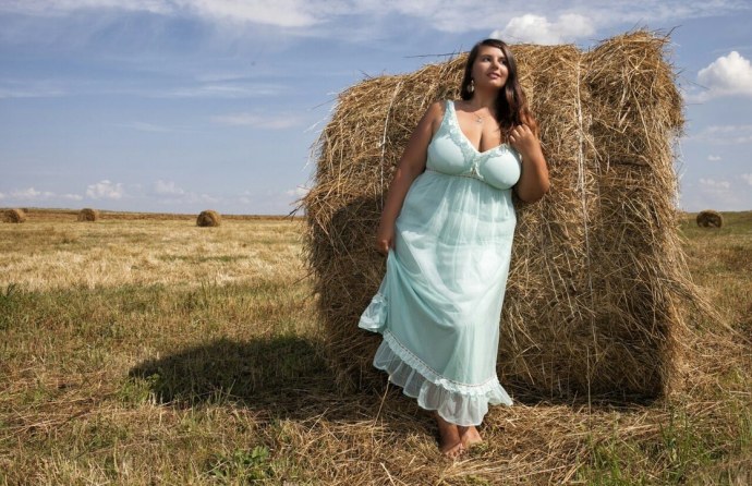 Голые старушки на природе