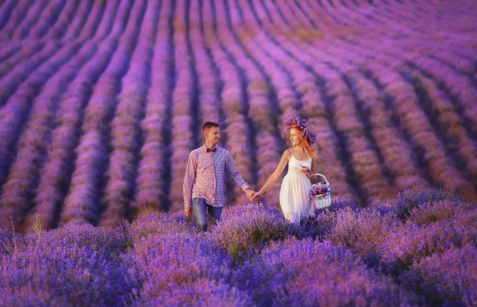 Фотосессия в стиле Нью на лавандовом поле