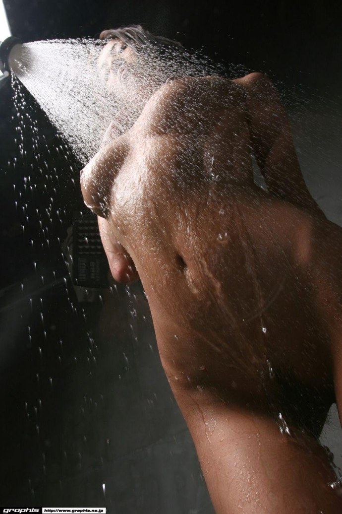 Stephanie Jane Chelsie Loraine в душе