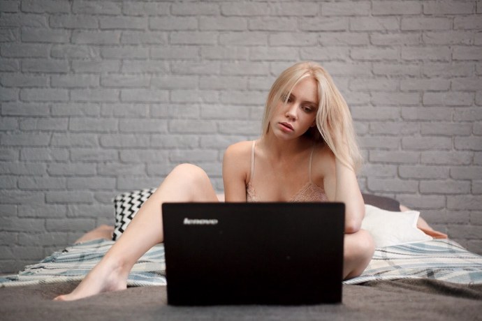 Анна Михалкова в Нижнем белье в фильме