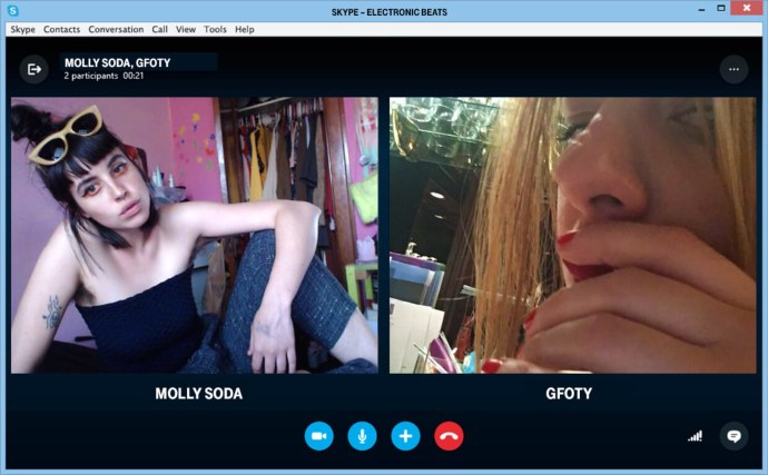 Показала в скайпе