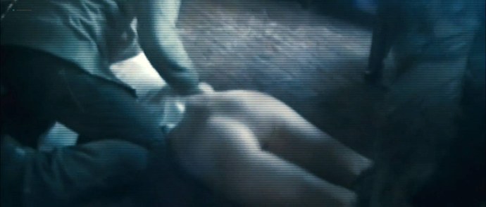 Я плюю на ваши могилы голая Сара