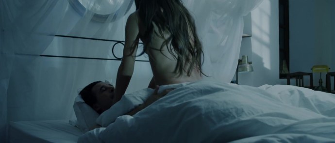 Сара Батлер незнакомец внутри