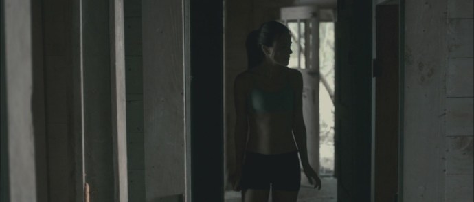 Актриса Сара Батлер голая