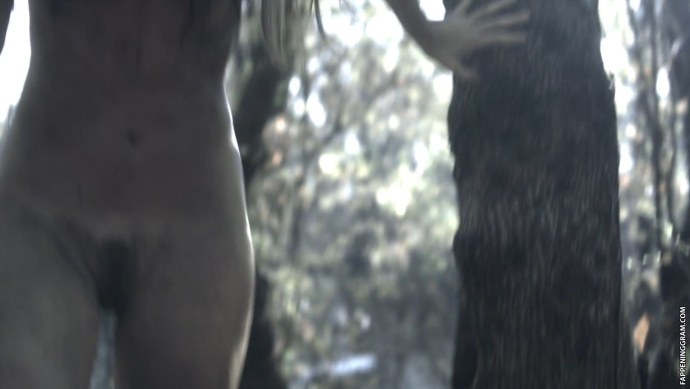 Сара Батлер я плюю на ваши могилы голая