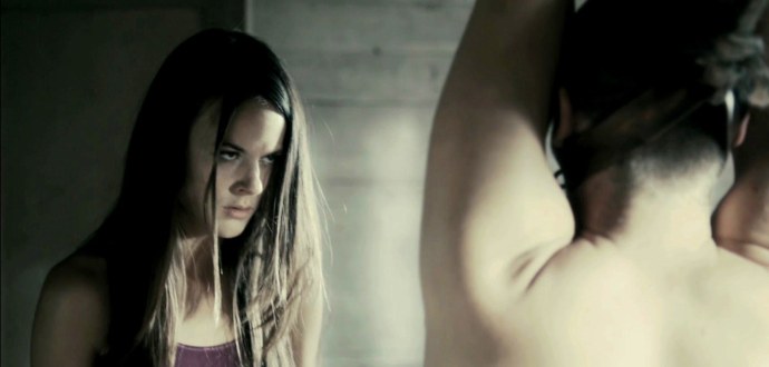 Актриса Сара Батлер голая