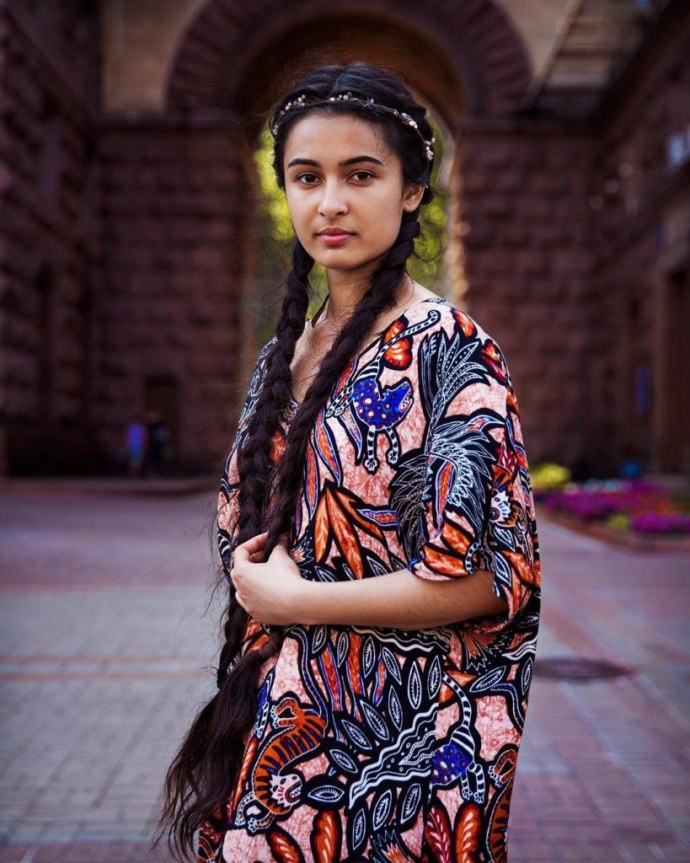 Denise Milani в жёлтом