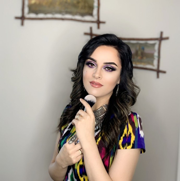 Таджикская певица Худжаста