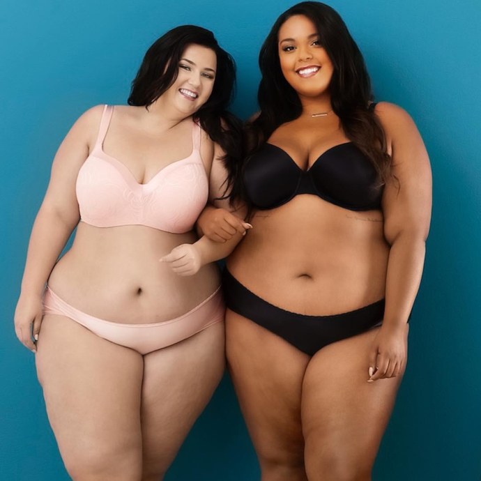 Две зрелые пышные подружки