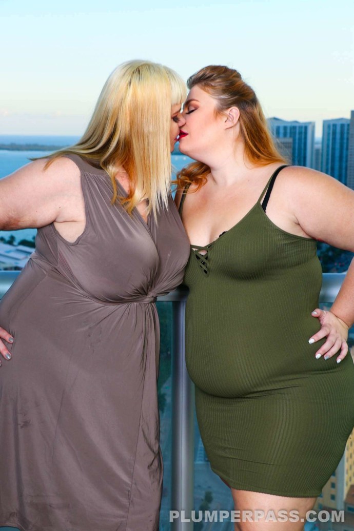 Лизбиянки с пышными формами