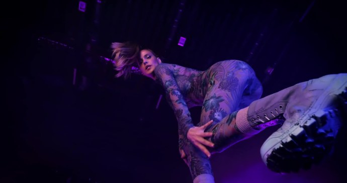 Глюкоза певица в фильме бабушка