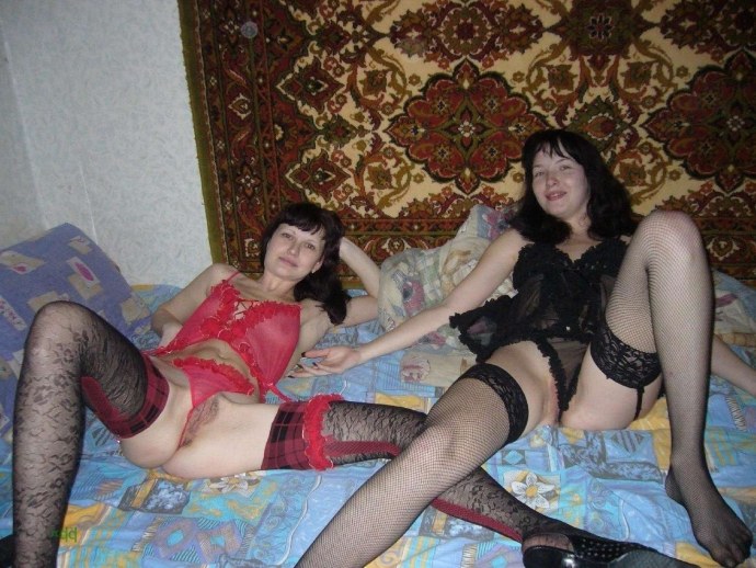 Сельский гламур в чулках без трусов