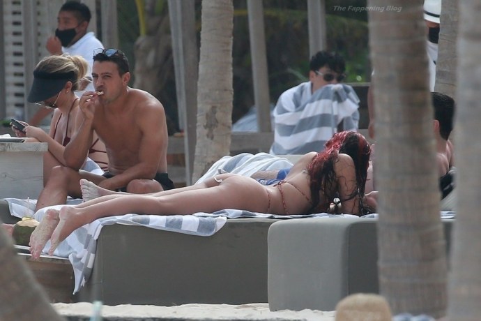 Никси Леон гиф