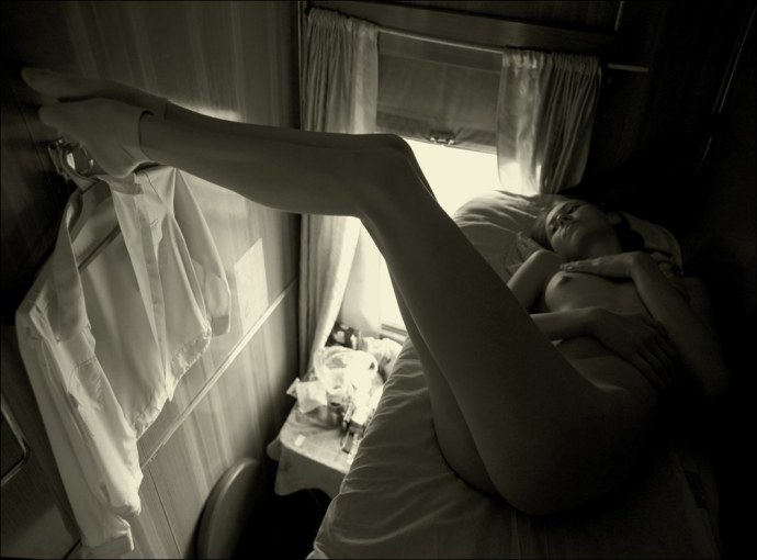 Девушки без трусиков в поезде