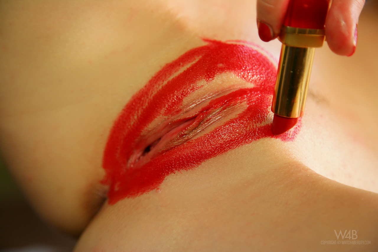 Pussy lipstick