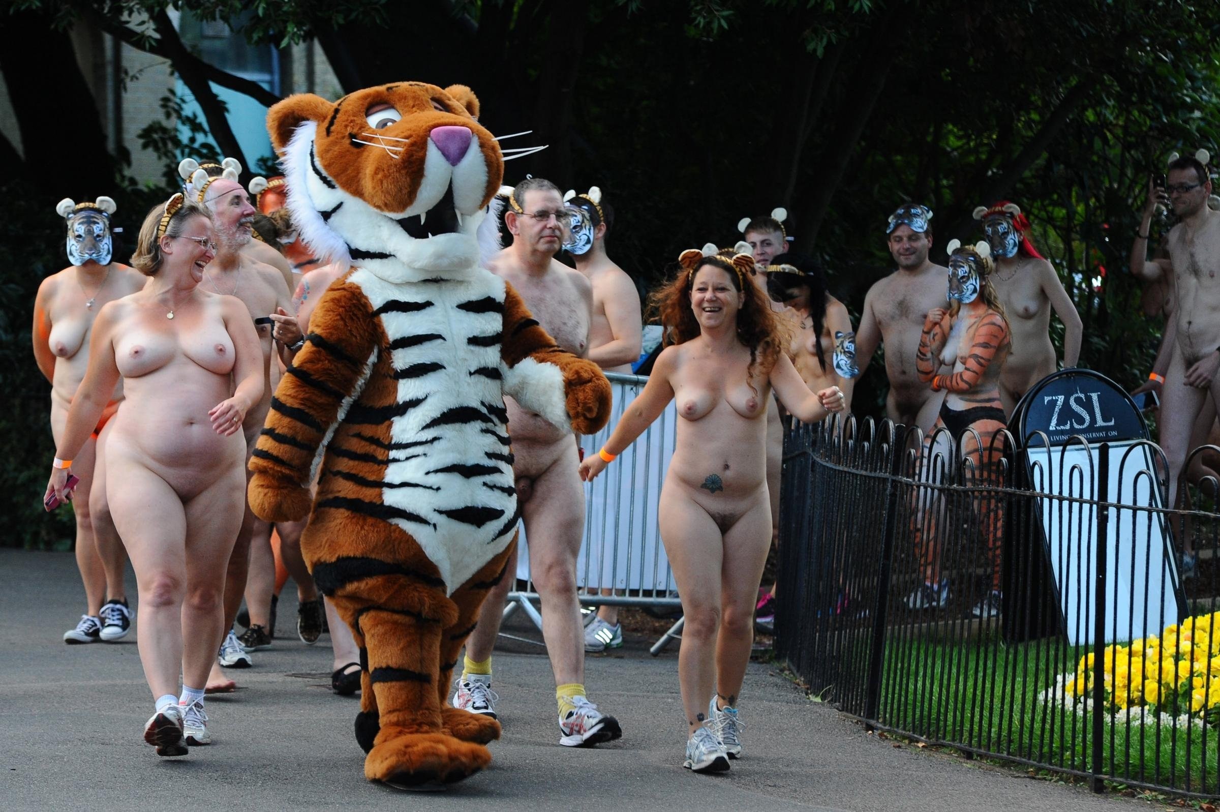 фестивали с голыми девками фото 53