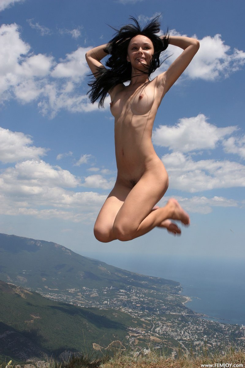 прыгают голые сиськами фото 13