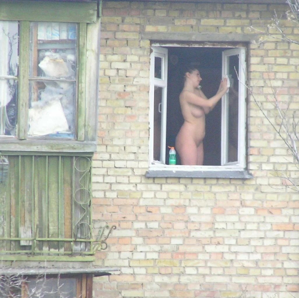подглядывать в окна за голыми девками фото 55
