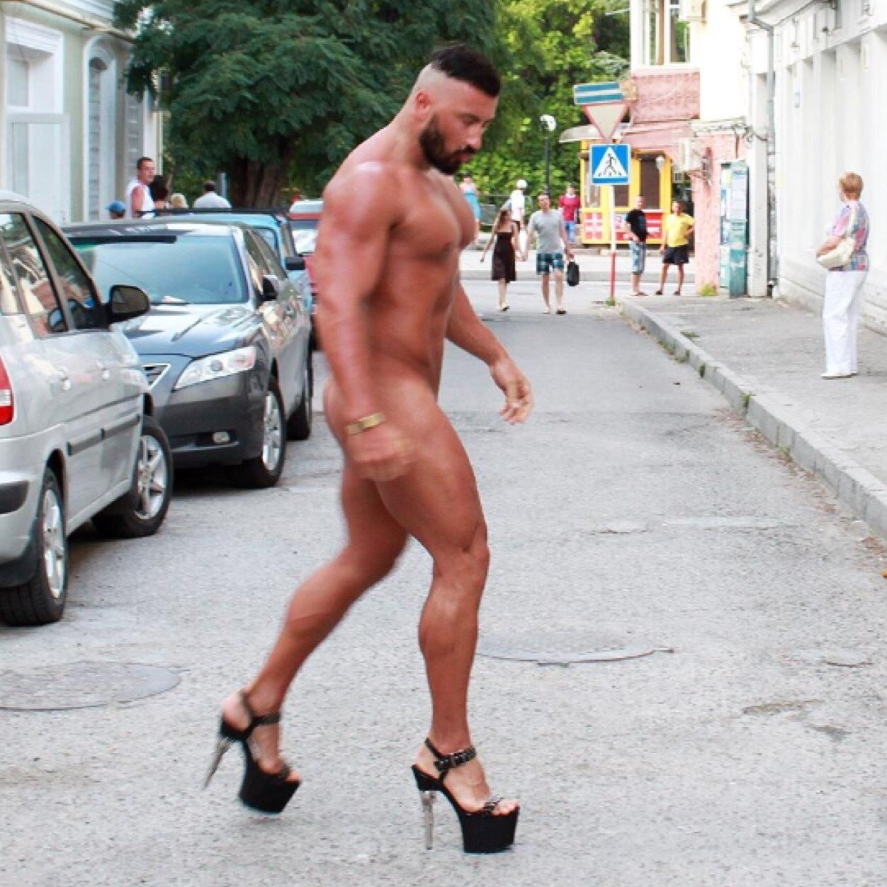 женщины с голыми мужчинами улица фото 20