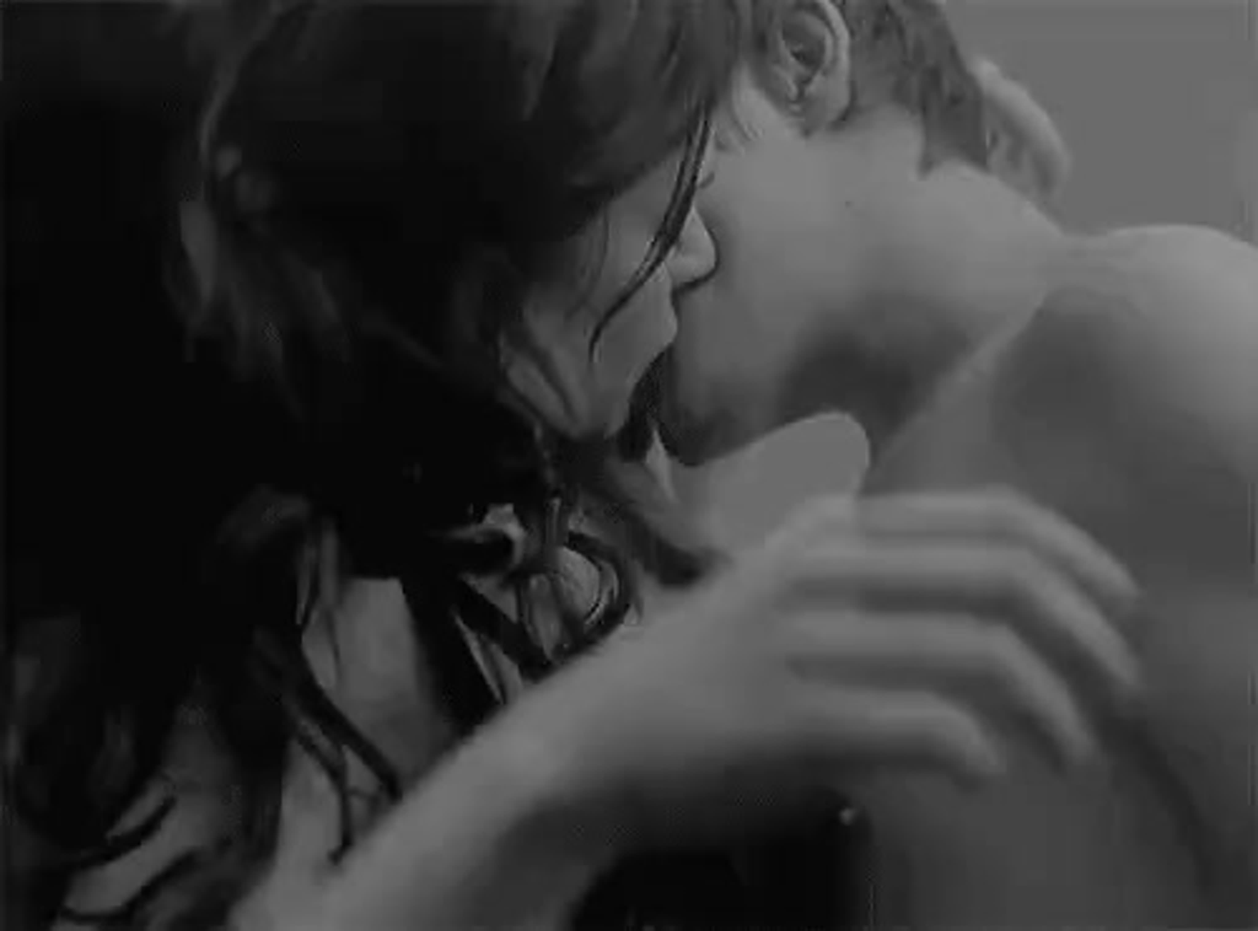 Video Touch The Body HD James Deen erotische Massage mit rutschiger Seife