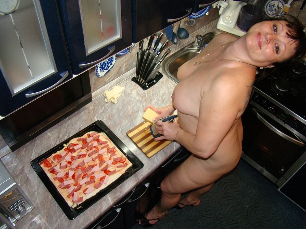 фото жена на кухне голая фото 28