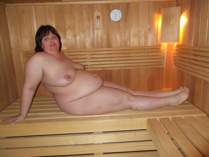 Красивые голые дамы в бане