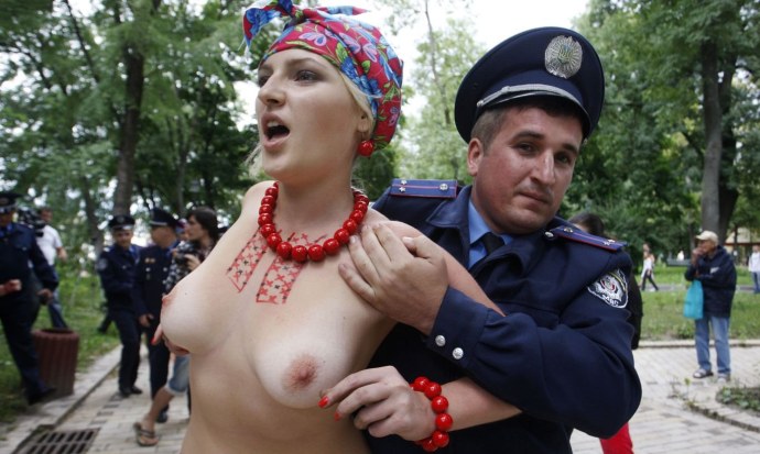 Украинские националистки женщины ню
