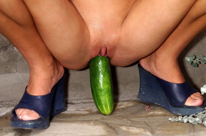 Мастурбация большими предметами