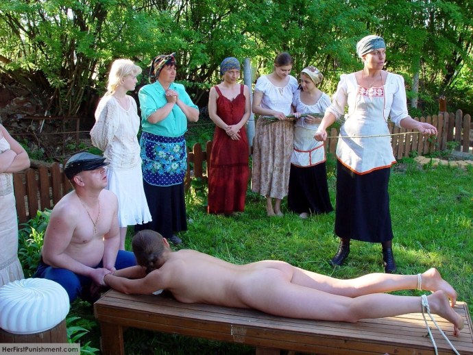 Порка девушки без трусов