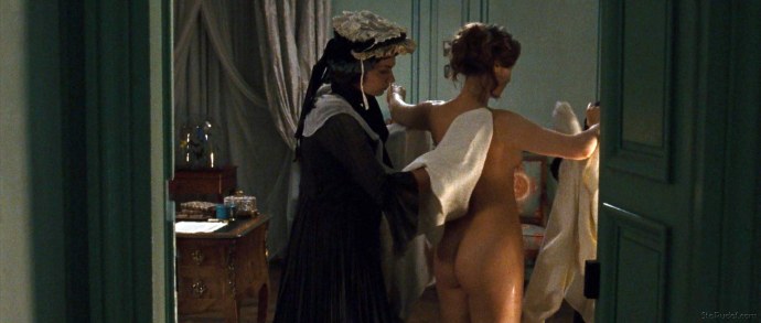 Вера Фармига попа голая