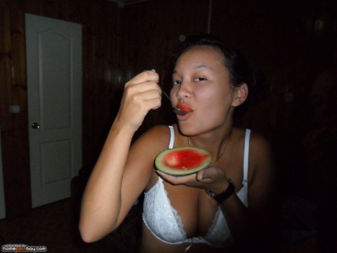 Голые девки в сауне частное