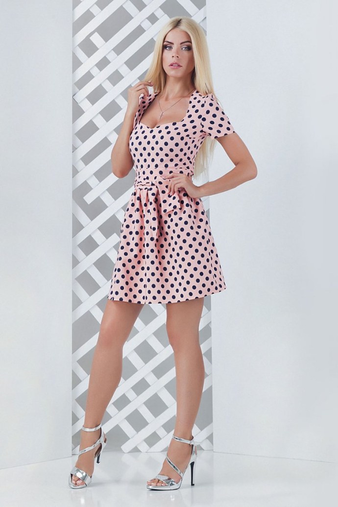 Надин Янсен без трусиков