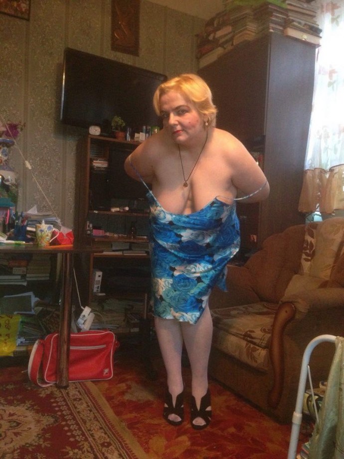 Странные голые люди из социальных сетей