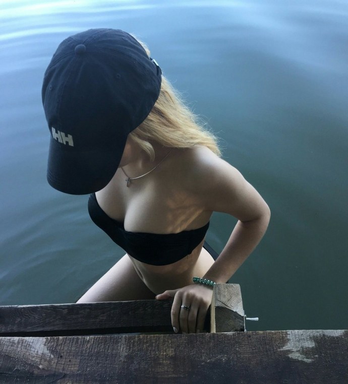 Аня Покров слив