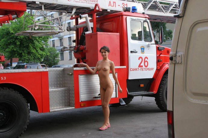 Голая двушка пожарник 18