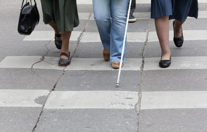 Женщины-инвалиды по зрению